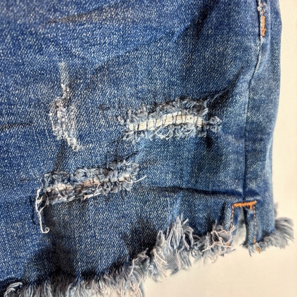 WE THE FREE SZ 28 Shorts CRVY Raw Hem Button Fly Slits Free People Denim Jeans - Picture 3 of 12